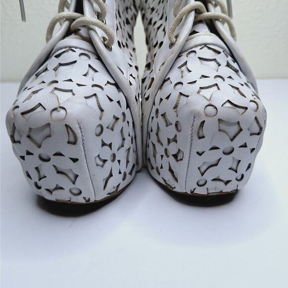 Jeffrey Campbell X UO Lita Boots Daisy Floral Cut Out 6.5 Platform Festival Boho - Picture 5 of 13